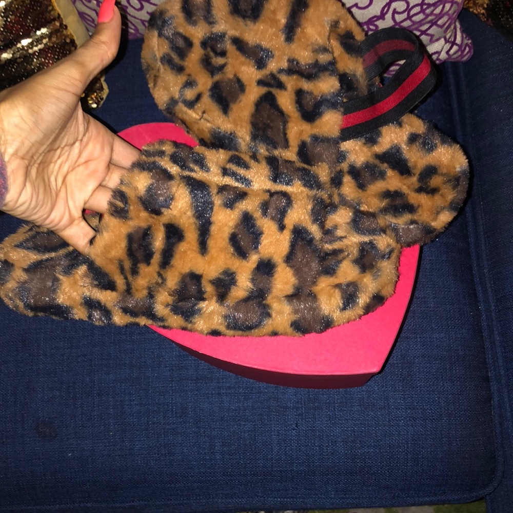 trendy outside slippers, cheetah print NEVER WORN